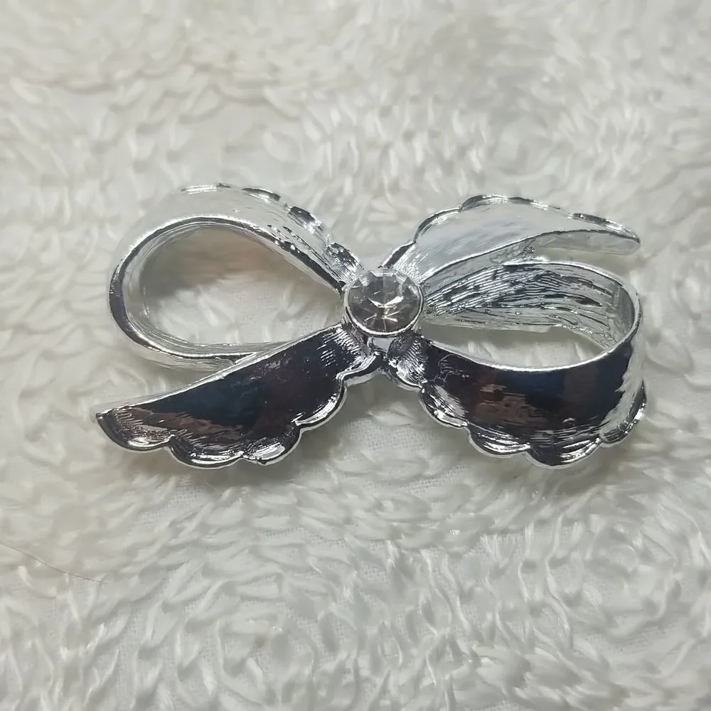 Gerry's Pin Brooch Silver Bow Swirl Crystals Vintage